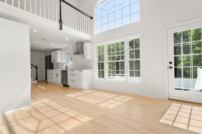 Building Photo - 576 Grove St