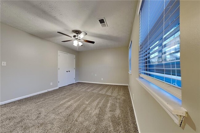 Building Photo - 3406 Deshong Dr SW