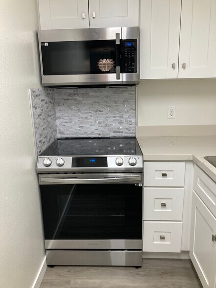 Building Photo - 2875 N Los Felices Rd
