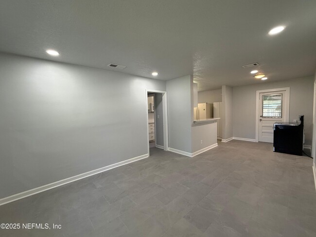 Building Photo - 1909 Layton Rd