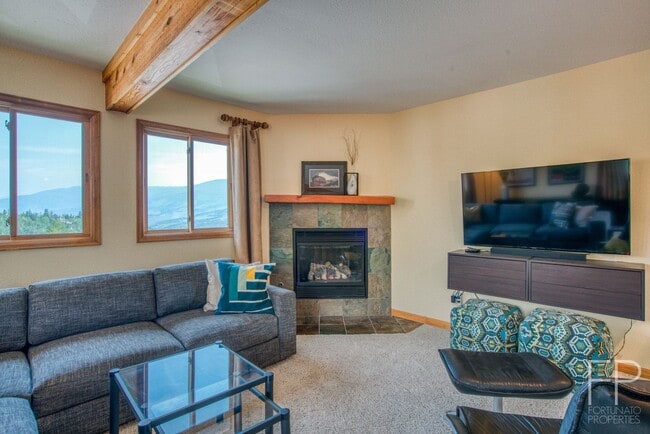 Building Photo - High End Condo in Wildernest.  Includes almost all Utilities!  Won't last!!  Furnished!