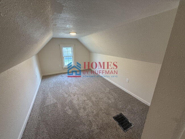 Building Photo - Three Bedroom | Updated | EHA Accepted