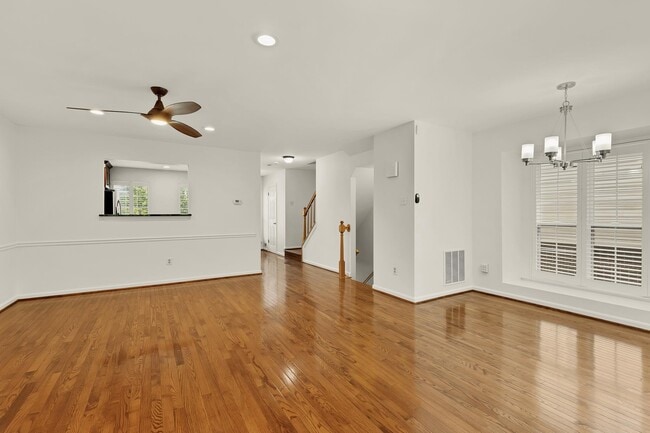 Building Photo - 1249 Quaker Hill Dr