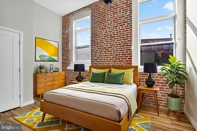 Building Photo - 2045 Trenton Ave