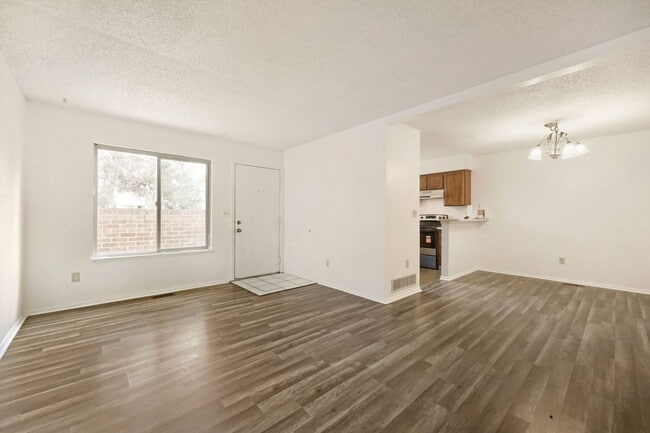 Building Photo - 10210 Quivas St