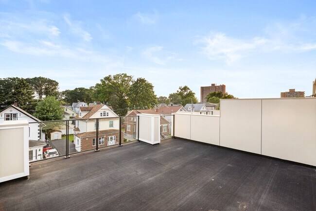 Building Photo - 57 Lincoln Ave