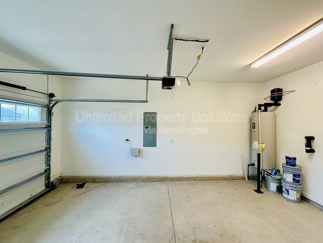 Building Photo - 1301 Putnam Dr