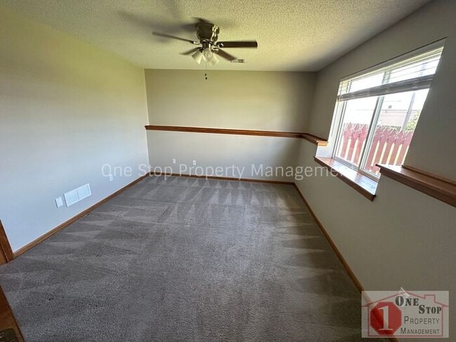 Building Photo - Spacious 3 Bed, 3 Bath Home in Raymore wit...