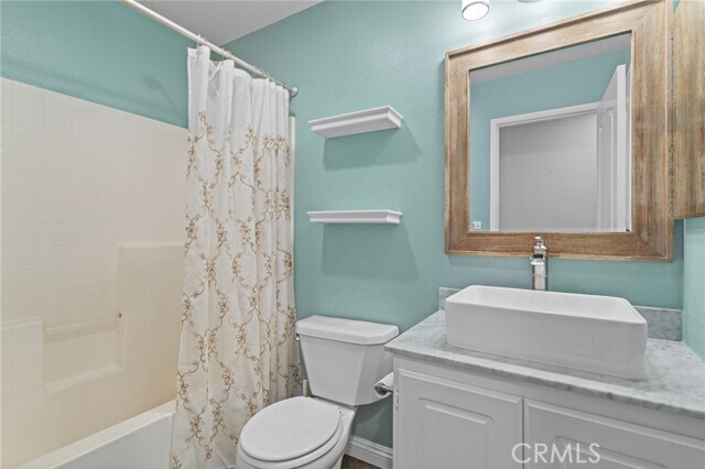 Building Photo - 36124 Madora Dr