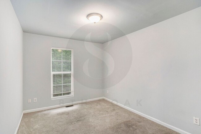 Building Photo - 3BR/2.5BA Townhouse Near Flat Shoals Parkway!