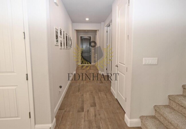 Building Photo - 1439 E Via Albero Dr