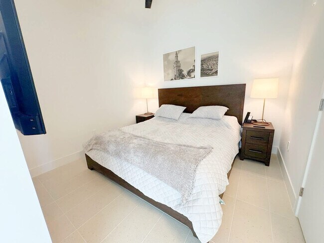 Building Photo - 159 NE 6th St