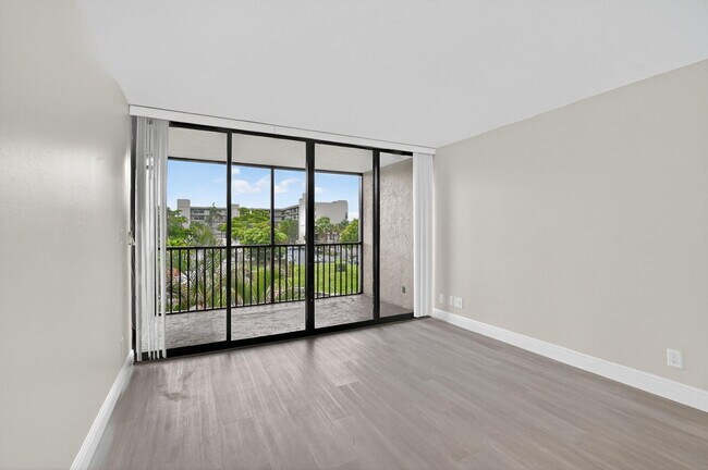 Building Photo - 4 Royal Palm Way