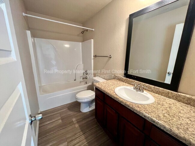 Building Photo - 615 Ridge Point Dr