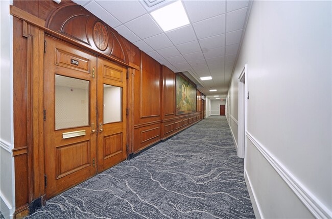 Building Photo - 207 N Main St