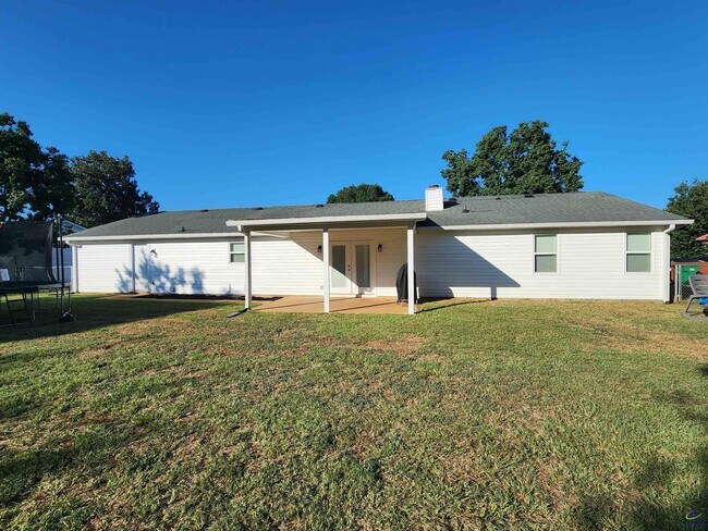 Building Photo - 113 Wildwood Trail