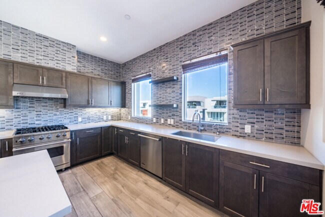 Building Photo - 5837 Village Dr