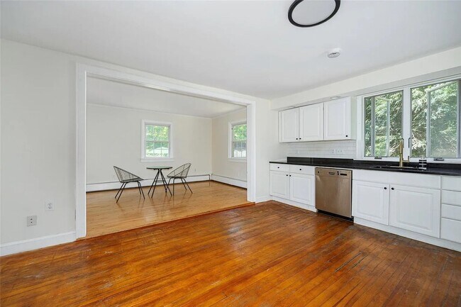 Building Photo - 1432 Lincoln Terrace LLC