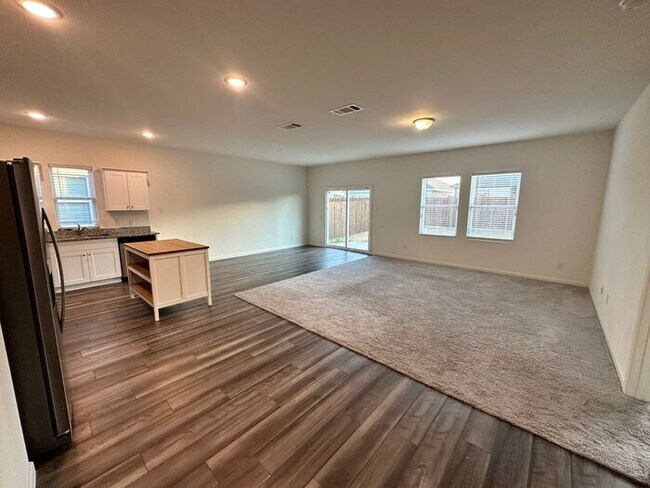 Building Photo - Single Family house in Crowley 76036
