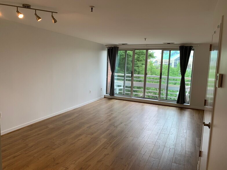 Building Photo - 4 Canal Park