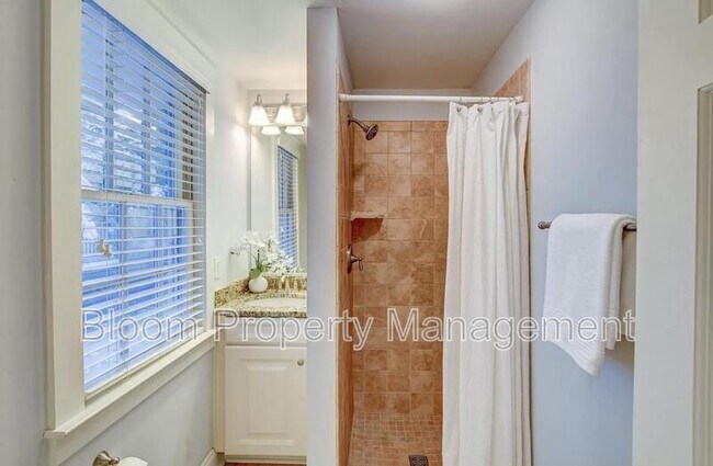 Building Photo - 50 Morris St