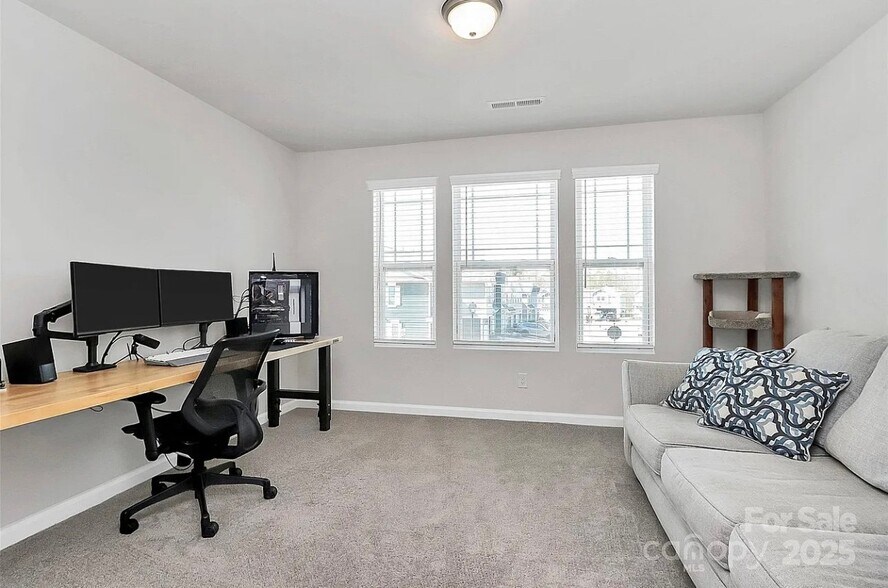 Building Photo - 16042 Red Buckeye Ln