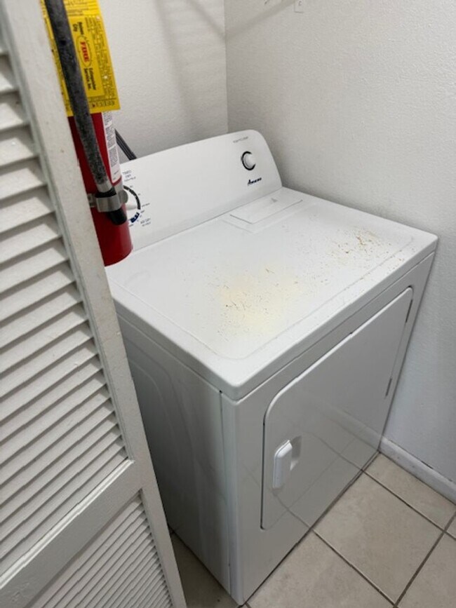 Building Photo - Lexington Place 2 bedroom Condo