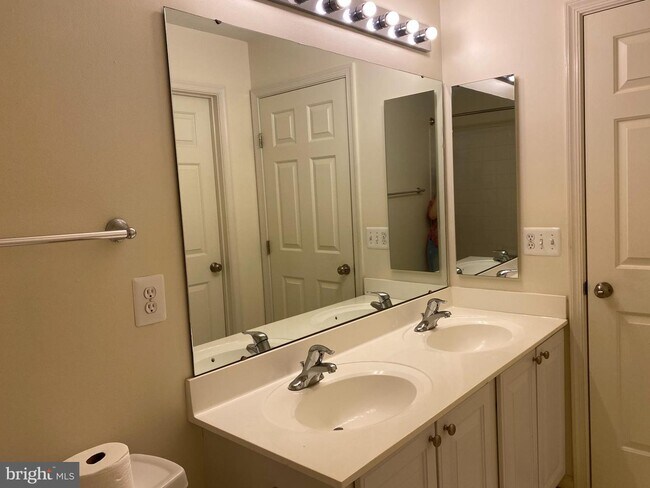 Building Photo - 18261 Camdenhurst Dr