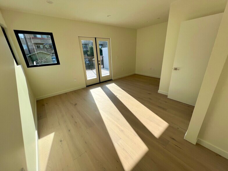 Building Photo - 2520 5th St