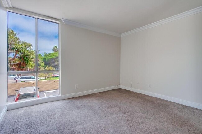 Building Photo - 6333 La Jolla Blvd