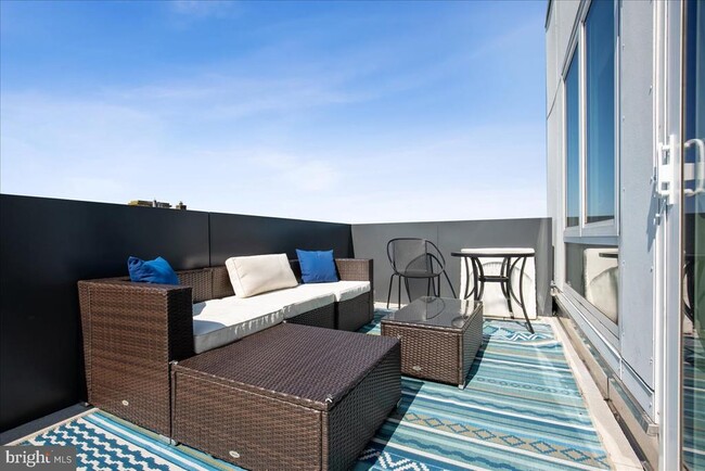 Building Photo - 923 V St NW