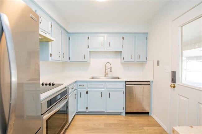 Building Photo - 2217 N Crossover Rd