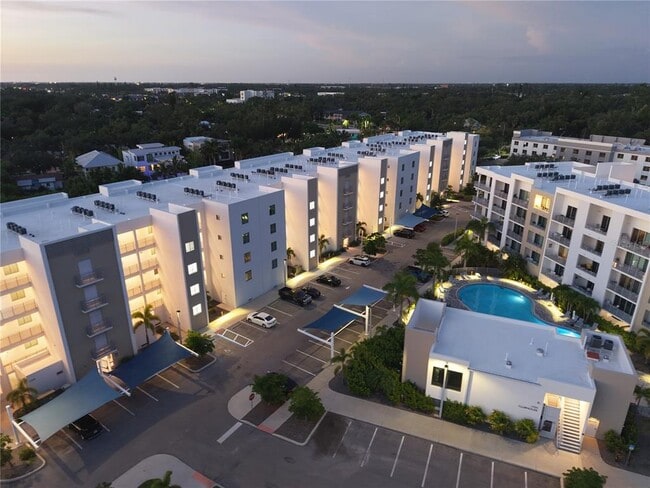 Building Photo - 1709 N Tamiami Trl