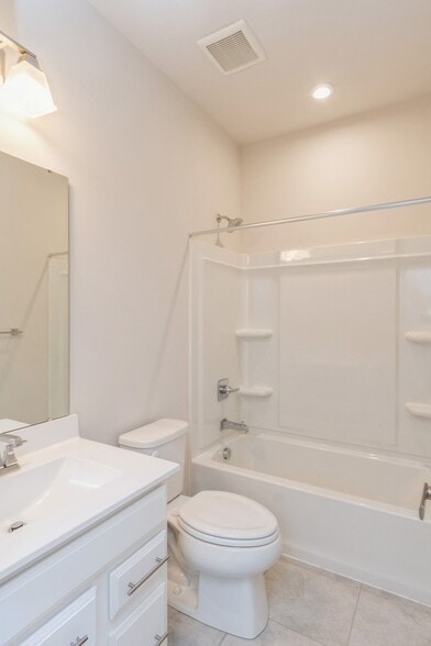 Building Photo - 4602 Spruce Rd