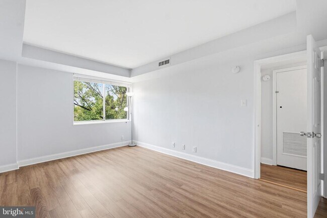 Building Photo - 8315 N Brook Ln