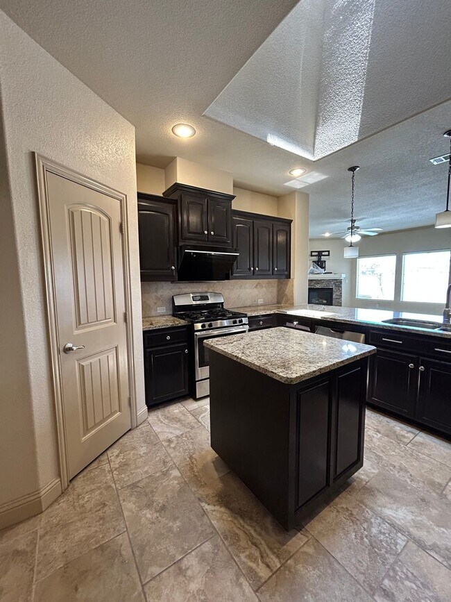 Building Photo - LOCATION, LOCATION, LOCATION-4 bedroom in Legado Estates
