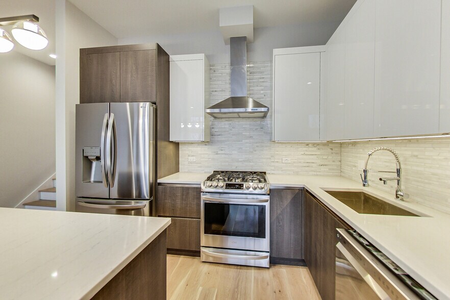 Building Photo - 1042 S Oakley Blvd