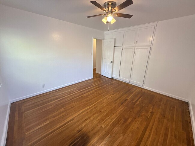Building Photo - EPIC REA - Spacious 3BR/2BA House - Renova...