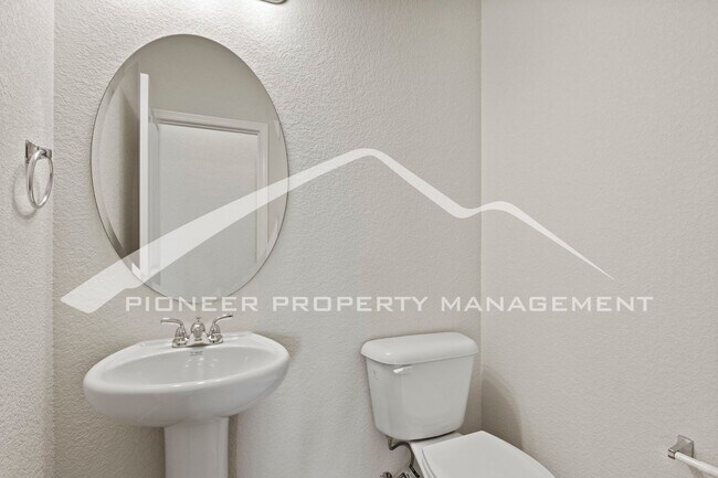 Building Photo - Modern 3-Bed + Office. Multi-Level Townhou...