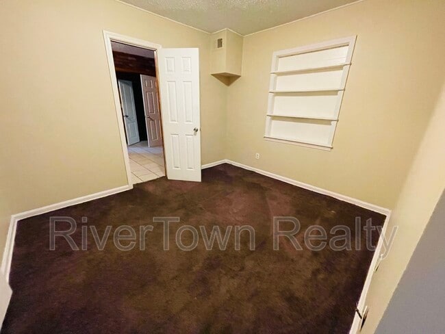 Building Photo - 4860 Leonard Rd