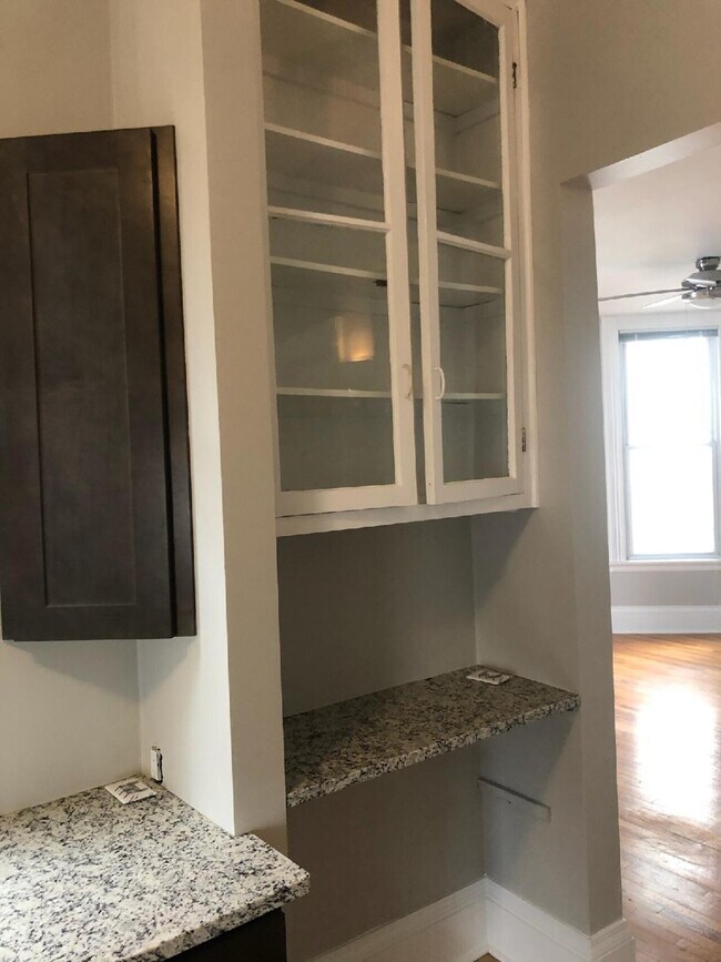 Building Photo - 1672 N Astor St