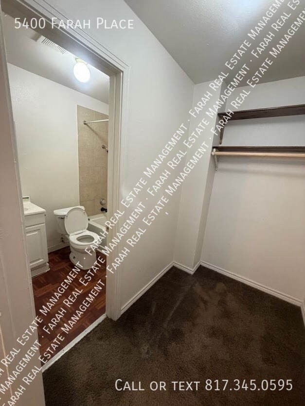 Building Photo - 5400 Farah Pl