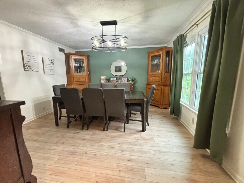 Dining Room - 400 Colonial Dr