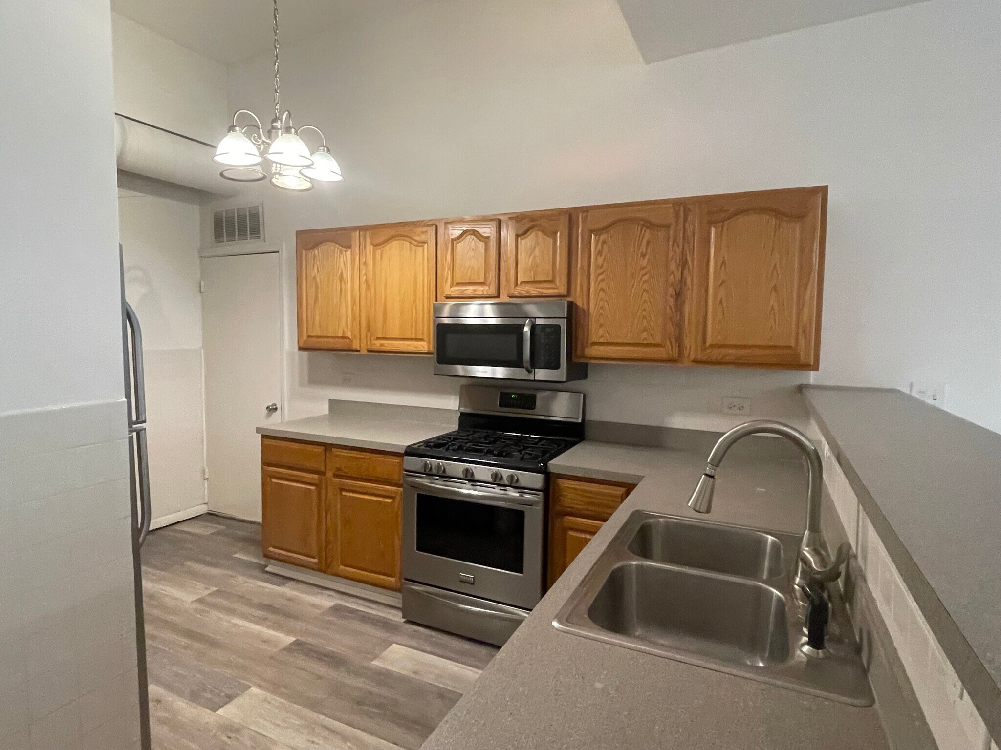 Building Photo - 1844 W Henderson St