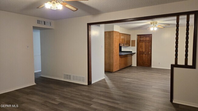 Building Photo - 10301 Bayo Ave