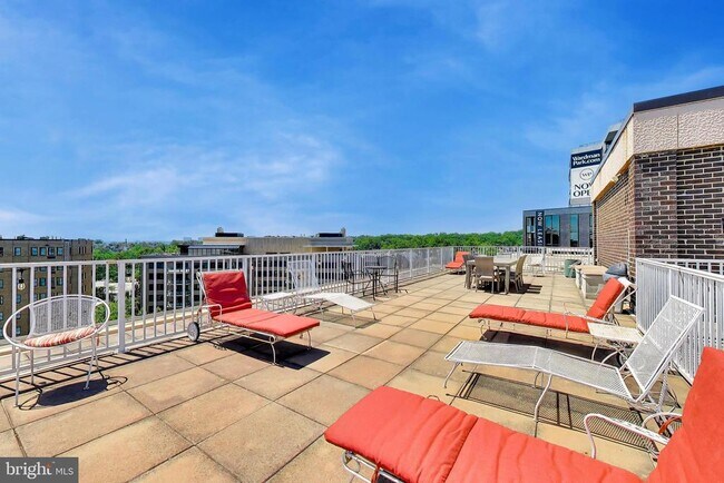 Building Photo - 2501 Calvert St NW