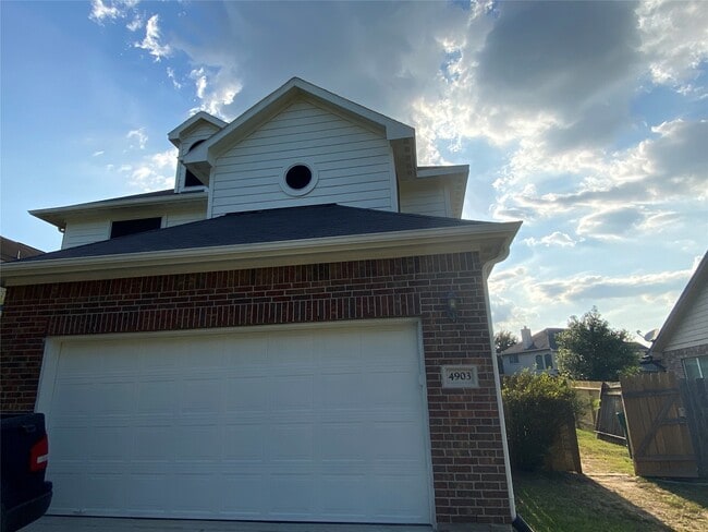 Building Photo - 4903 Summer Ridge Dr