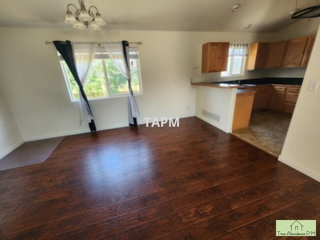 Building Photo - Nice &amp; Spacious 4 Bedroom Home