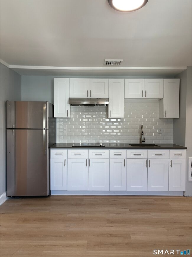 Building Photo - 72 4th St