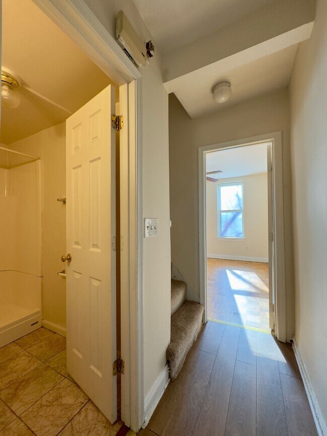 Building Photo - Large Four Bedroom Townhome in Pigtown